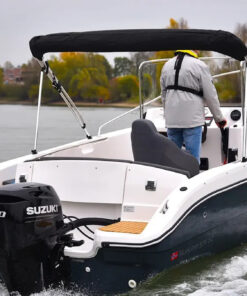 Suzuki Außenborder am Sportboot
